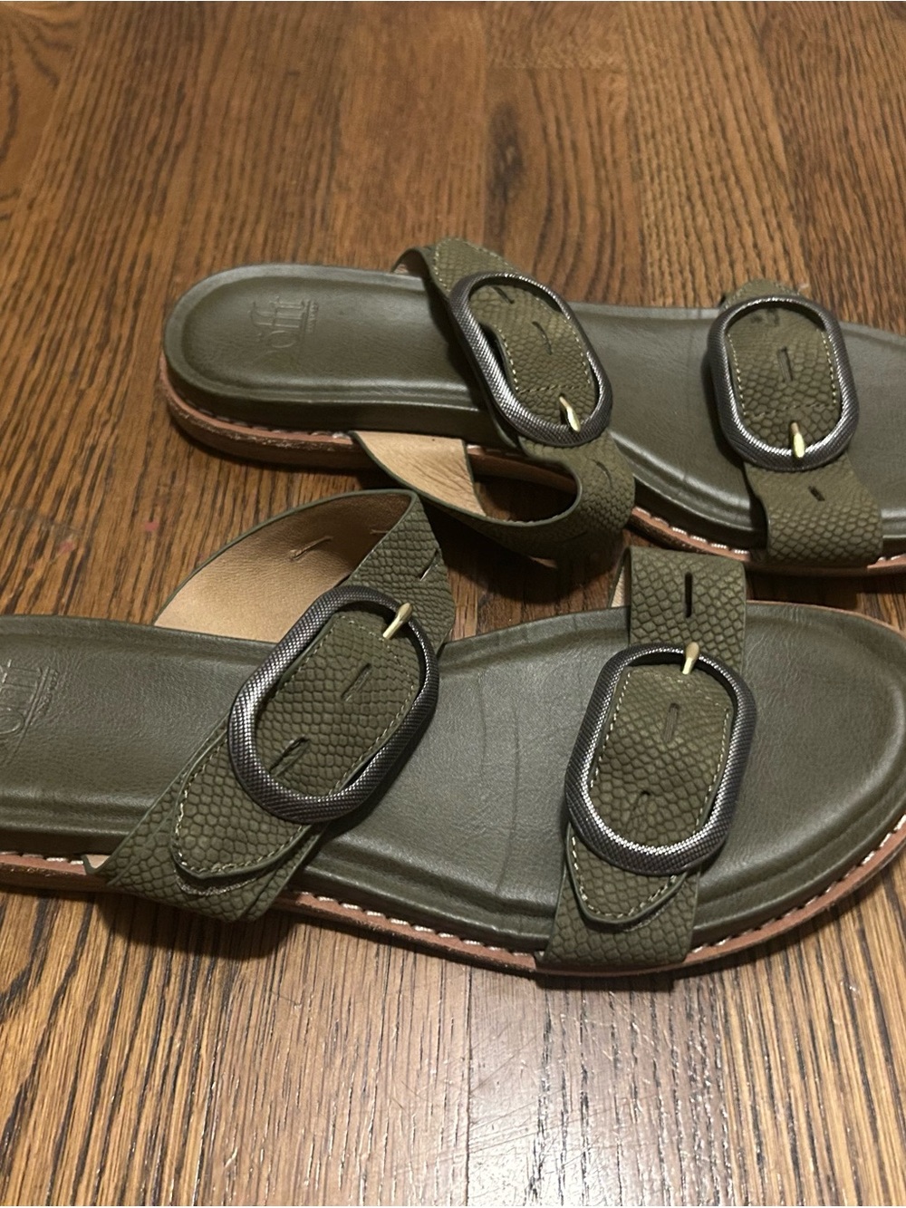 Sofft Olive Green Women's Slide Sandals with Textured Strap and Oval Buckle